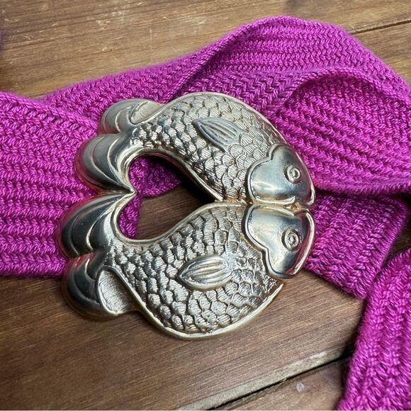 Vintage 90s Details gold tone embossed koi fish heart buckle - Picture 5 of 7